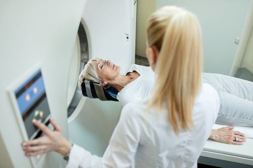 Magnetröntgen: Hur går en MR-undersökning till? Steg för steg guide