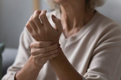 Reumatoid artrit: Symtom, orsaker och blodprov för diagnos