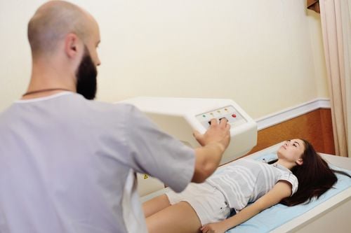 Hur lång tid tar en DEXA-scanning? Så går undersökningen till