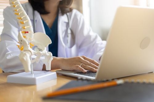 Klimakteriet och benskörhet - vad händer med skelettet efter menopaus?